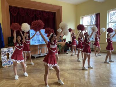 Уникална среща събра в ПГ “Иван Хаджиенов“ възпитаници на вековното училище, избрали да се посветят на учителската професия