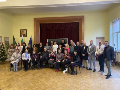 Уникална среща събра в ПГ “Иван Хаджиенов“ възпитаници на вековното училище, избрали да се посветят на учителската професия