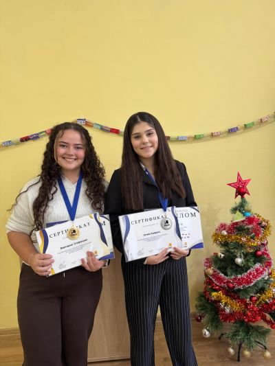 Ученици от ПХГ “Св. Св. Кирил Методий” - Казанлък със златен и сребърен медал на олимпиадата по български език