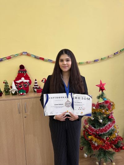 Ученици от ПХГ “Св. Св. Кирил Методий” - Казанлък със златен и сребърен медал на олимпиадата по български език