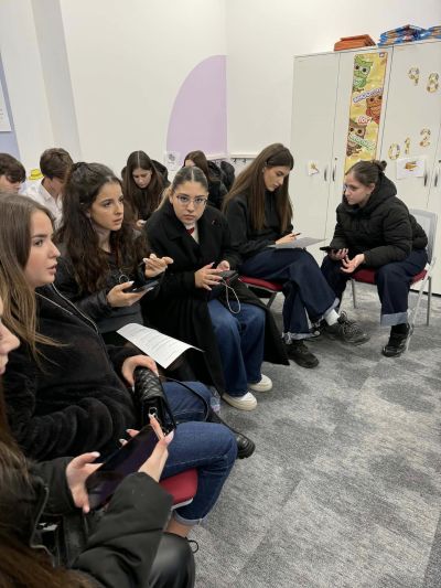 Ученици от Хуманитарната гимназия в Казанлък посетиха Британския съвет в София