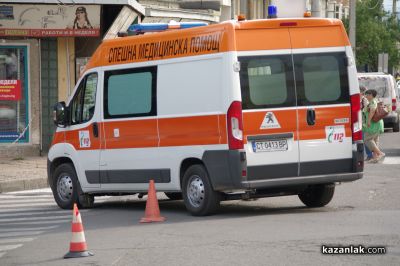 19-годишен шофьор блъсна пешеходец при движение назад / Новини от Казанлък