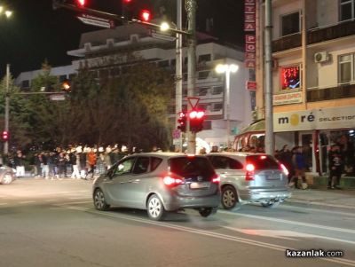 Мирен граждански протест на централния площад в Казанлък с искане за оставка на правителството 