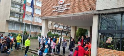 Никулденско бягане 2025 събра над 110 участници в ПГ по транспорт и транспортен мениджмънт гр. Казанлък