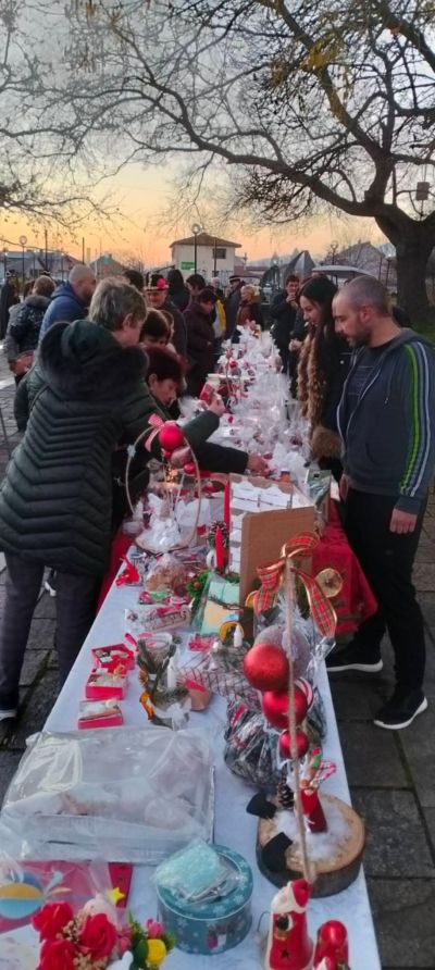 Грейнаха светлините на коледната елха в Крън