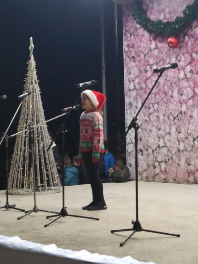 Грейнаха светлините на коледната елха в Крън