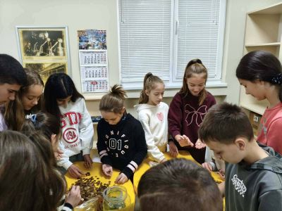 ОУ „Георги Кирков“ с поредно дарение в кампанията „Жълти стотинки“