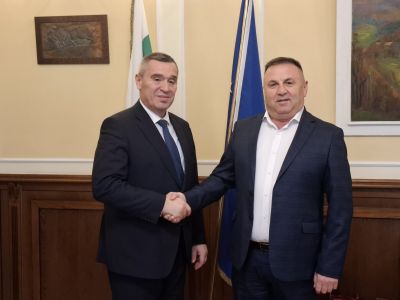 Кметът Бесоолу и земеделският министър с обща среща за розопроизводството  / Новини от Казанлък