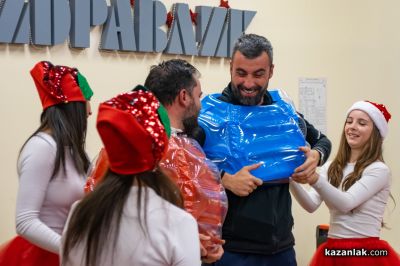 Децата на „М+С Хидравлик“ АД отново получиха подаръците си от Дядо Коледа