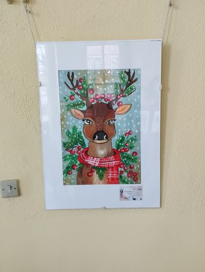 Децата от арт школа „Живопис“ и клуб „Рисуване” откриха коледна изложба в библиотека “Искра“