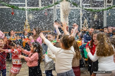 Децата на „М+С Хидравлик“ АД отново получиха подаръците си от Дядо Коледа