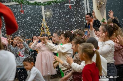 Децата на „М+С Хидравлик“ АД отново получиха подаръците си от Дядо Коледа