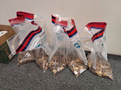 Ученици от Хуманитарната гимназия в Казанлък се включиха в акция „Жълти стотинки“