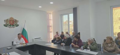 Кметът Бесоолу увеличава помощта си за пенсионерските клубове и кукерските състави в Павел баня 