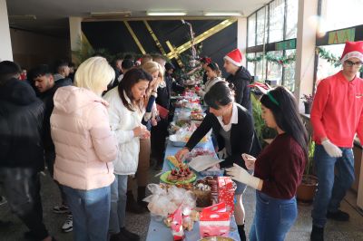 Благотворителен коледен базар в ПГ по транспорт и транспортен мениджмънт - Казанлък 