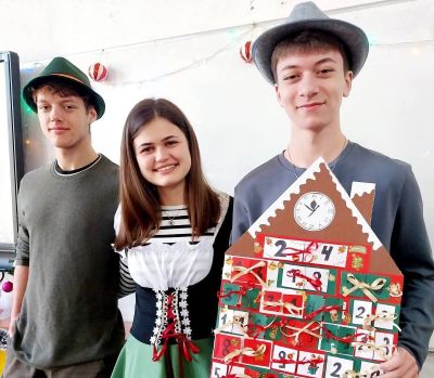 Коледни традиции от Германия представиха в часовете по немски език учениците от Хуманитарната гимназия в Казанлък  / Новини от Казанлък