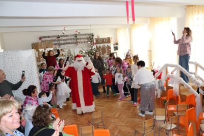 Благотворителен коледен базар в ПГ по транспорт и транспортен мениджмънт - Казанлък 