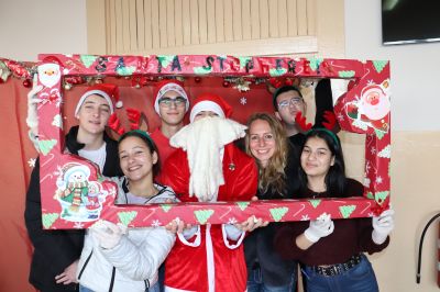 Благотворителен коледен базар в ПГ по транспорт и транспортен мениджмънт - Казанлък 