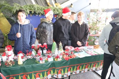 Благотворителен коледен базар в ПГ по транспорт и транспортен мениджмънт - Казанлък 