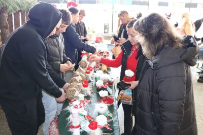 Благотворителен коледен базар в ПГ по транспорт и транспортен мениджмънт - Казанлък 