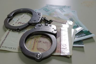 Полицията залови мъж, откраднал 1200 лева и документи от къща в град Крън  / Новини от Казанлък