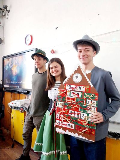 Коледни традиции от Германия представиха в часовете по немски език учениците от Хуманитарната гимназия в Казанлък 