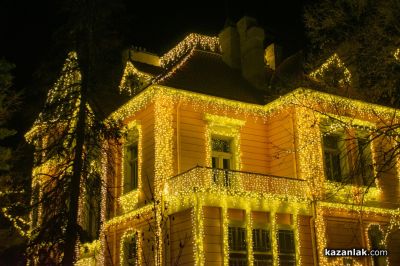 Празнични светлини озариха Шипковата къща в Казанлък
