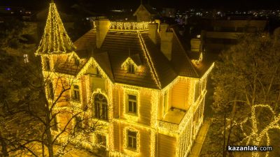 Празнични светлини озариха Шипковата къща в Казанлък