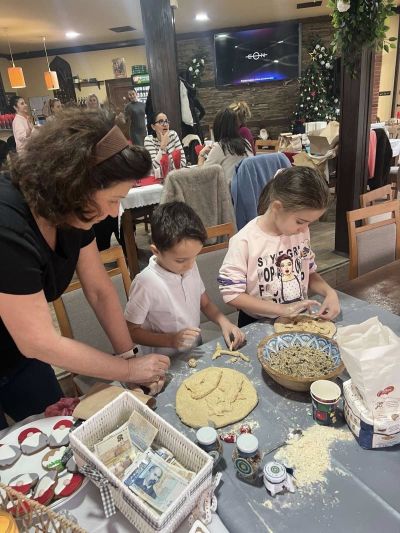 Дами от Инър Уийл клуб „Роза Алба“ с коледна инициатива 