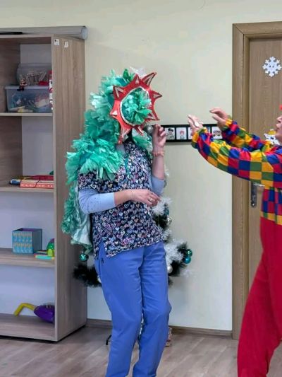 „Жените на Казанлък“ с коледен спектакъл за деца със специални потребности