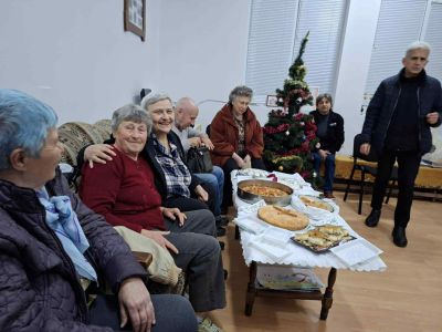 Енинското КЛИО при НЧ “Братство-1869“ почете 65-та годишнина от откриването на енинския изборен апостол от 11-ти век и включи традиционни местни рецепти и особености в кулинарна книга за Казанлъшкия край / Новини от Казанлък