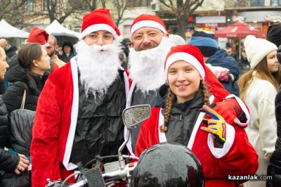Над 300 Дядоколедовци на мотори изпълниха площада на Казанлък за Мото Коледа 2025