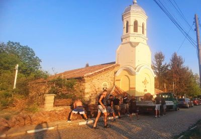 Църквата „Успение Богородично“ в Шипка засия с нов облик в навечерието на Коледа