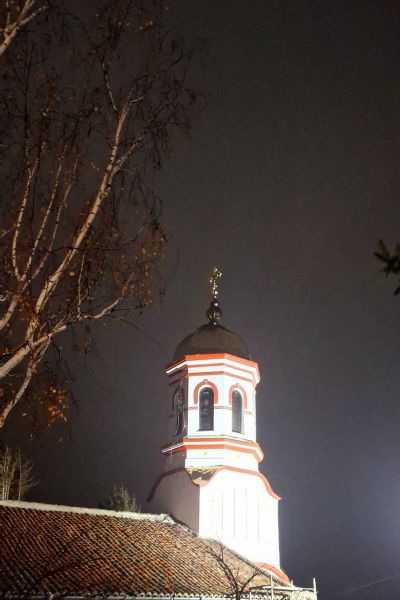 Църквата „Успение Богородично“ в Шипка засия с нов облик в навечерието на Коледа