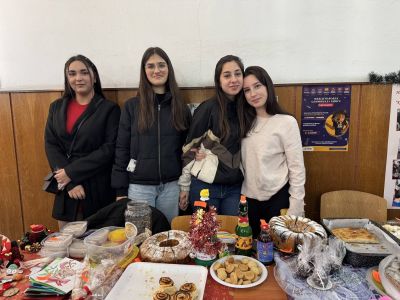 Коледен благотворителен базар в ПХГ „Св. Св. Кирил и Методий“ събра над 2 000 лв. за две каузи
