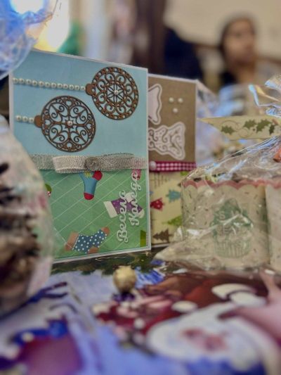 Коледен благотворителен базар в ПХГ „Св. Св. Кирил и Методий“ събра над 2 000 лв. за две каузи