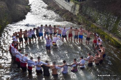 16-годишният Виктор Трендафилов спаси Богоявленския кръст в Казанлък 