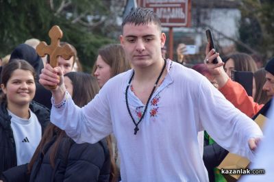 16-годишният Виктор Трендафилов спаси Богоявленския кръст в Казанлък 