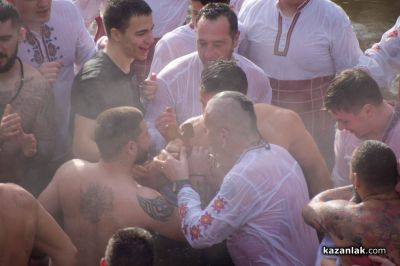 16-годишният Виктор Трендафилов спаси Богоявленския кръст в Казанлък 