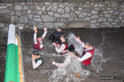 Шипка първа в страната отбеляза Богоявление: 18-годишният Лазар Даракчиев “спаси“ кръста