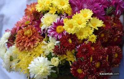 Хиляди жители на община Казанлък празнуват имен ден на Ивановден / Новини от Казанлък