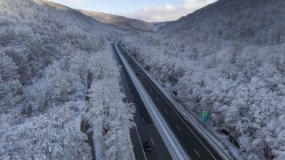 Републиканските пътища са проходими при зимни условия, обработката на настилките продължава, на терен са 101 машини / Новини от Казанлък