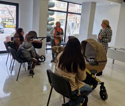 С грижа за бъдещето: 17 новородени получиха ваучери от Община Казанлък / Новини от Казанлък