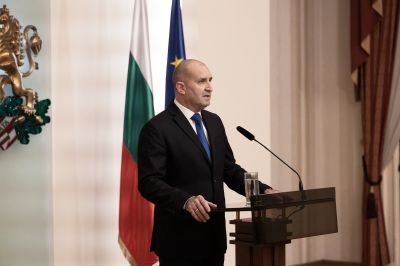 Президентът Румен Радев обяви, че ще депозира утре оставката си от поста / Новини от Казанлък