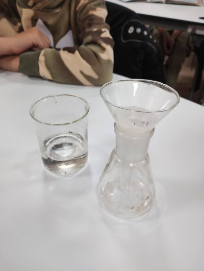 Петокласници от ОУ “Георги Кирков“ приложиха на практика знанията си по „Човекът и природата“ чрез експерименти