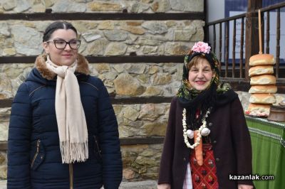 НЧ „Жар 2002“ пресъздаде традициите на Бабинден в Казанлък