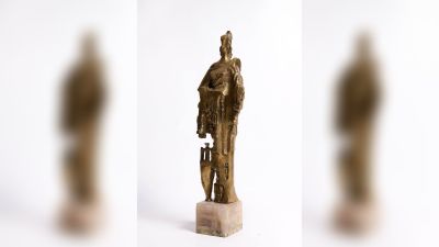 Камерна изложба във фоайето на Община Казанлък представя творби на скулптора Доко Доков / Новини от Казанлък