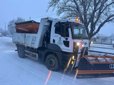 Непрекъсната работа по опесъчаване и почистване на пътните артерии в община Казанлък  / Новини от Казанлък