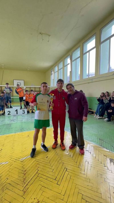 ОУ „Мати Болгария“ спечели общинското първенство по волейбол за момчета V-VII клас в Казанлък