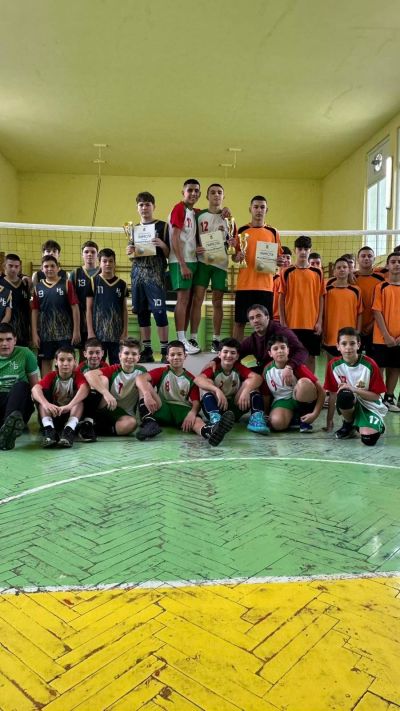 ОУ „Мати Болгария“ спечели общинското първенство по волейбол за момчета V-VII клас в Казанлък